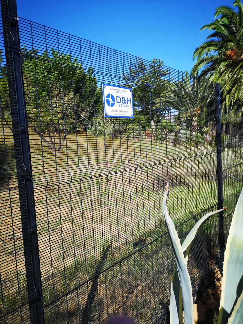 Clearview mesh fence with D&H Fencing branded sign at Cape Town residential property