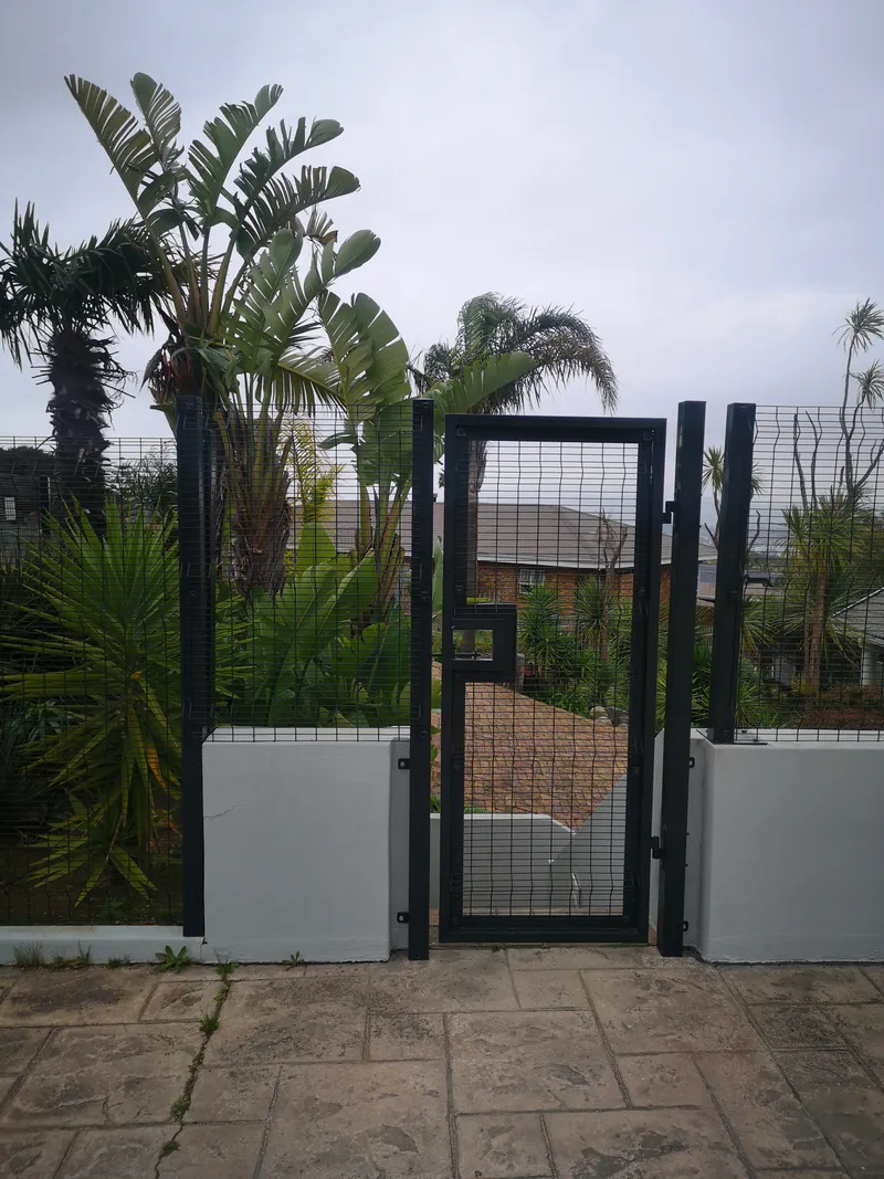 Clearview courtyard fence on plastered wall at residential property in Cape Town