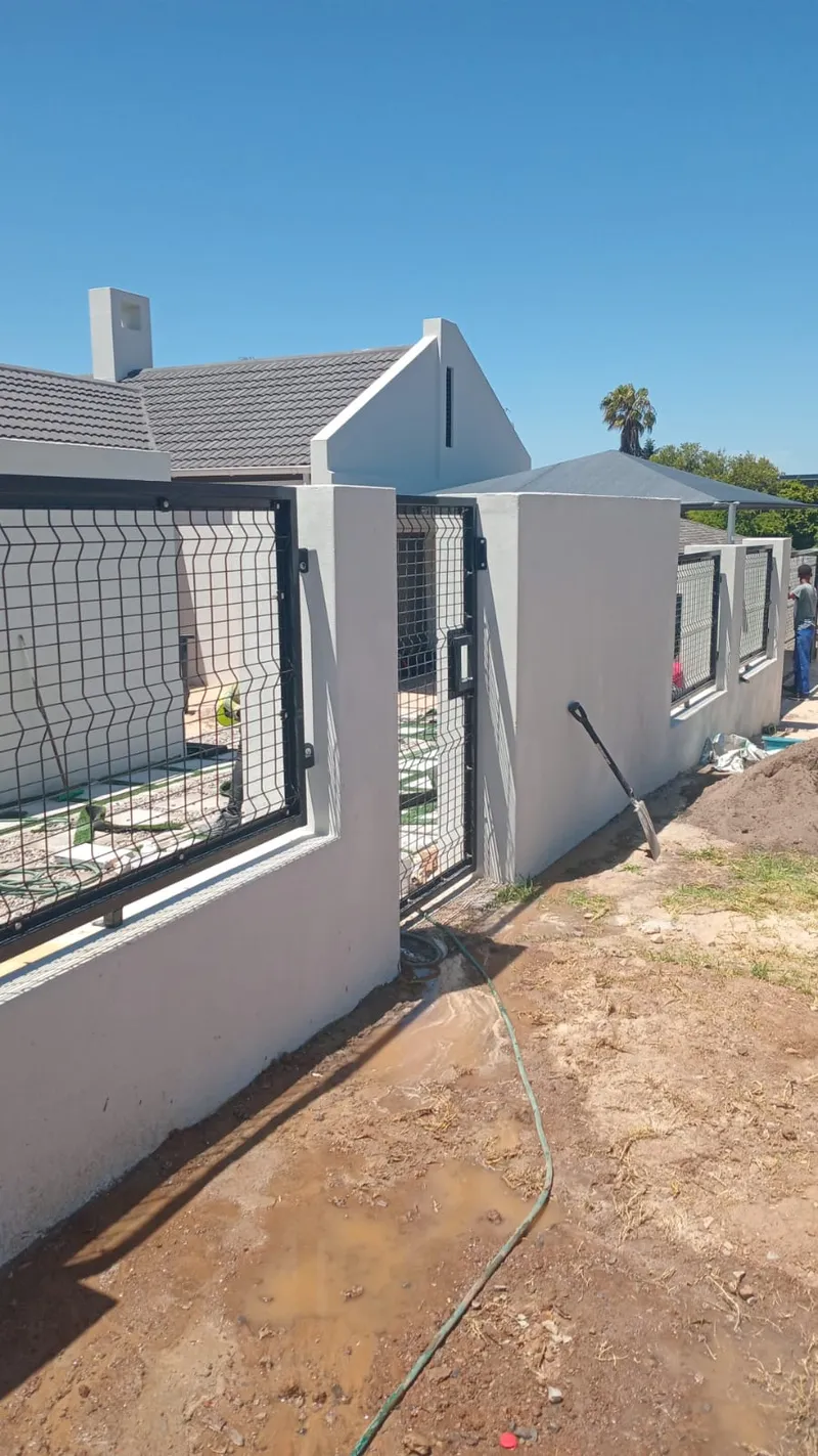 Clearview mesh gate and matching boundary panels at Cape Town family home