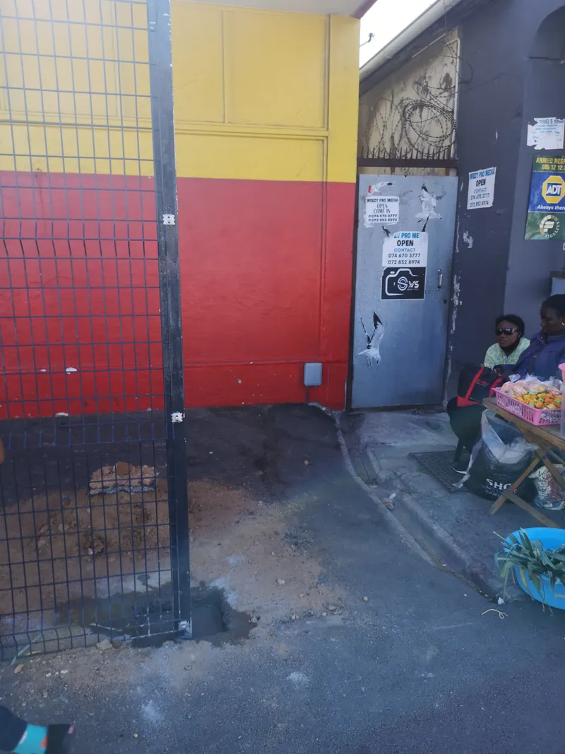 D&H Fencing Clearview mesh post being installed at Cape Town commercial site