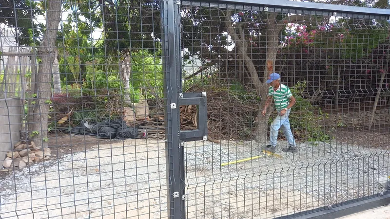 Clearview mesh fence with sliding driveway gate at Cape Town residential garden