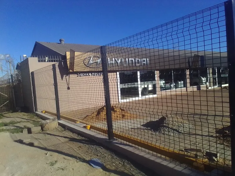 Clearview mesh fence install at Hyundai dealership in Western Cape