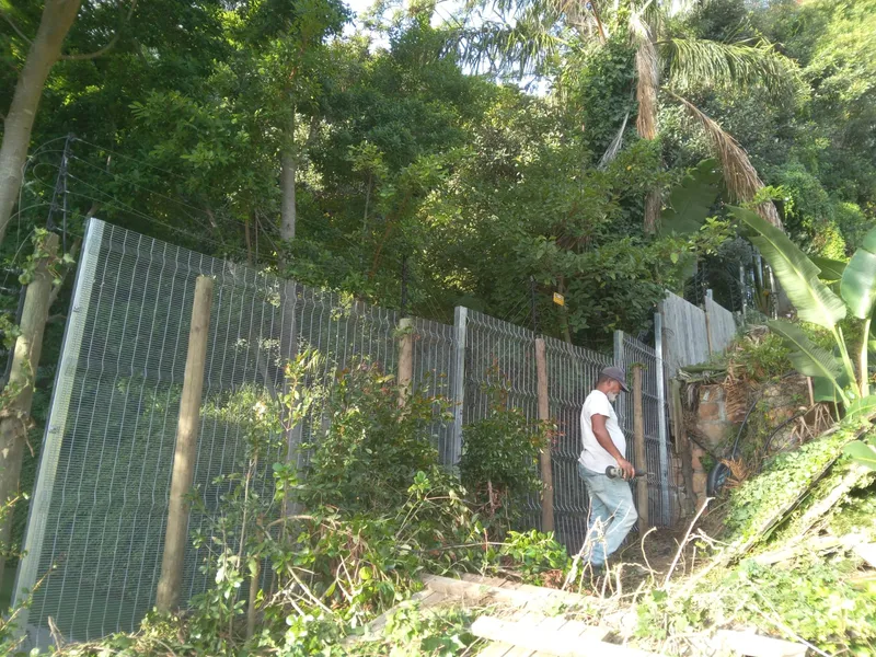 High-security clearview fence with electric strands installed on Cape Town slope