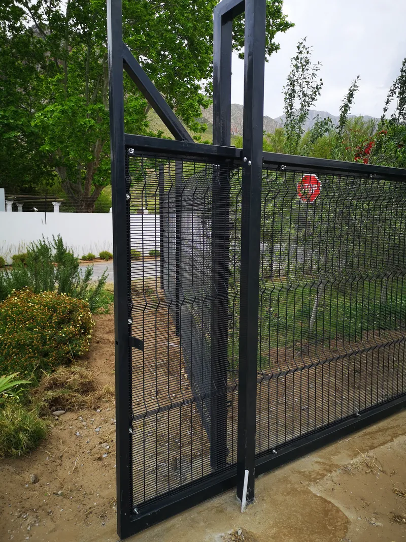 Clearview mesh double swing gate with stop sign at winelands estate property near Cape Town