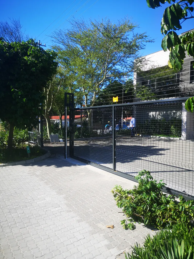 Clearview mesh driveway gate on paved entrance to Cape Town residential property