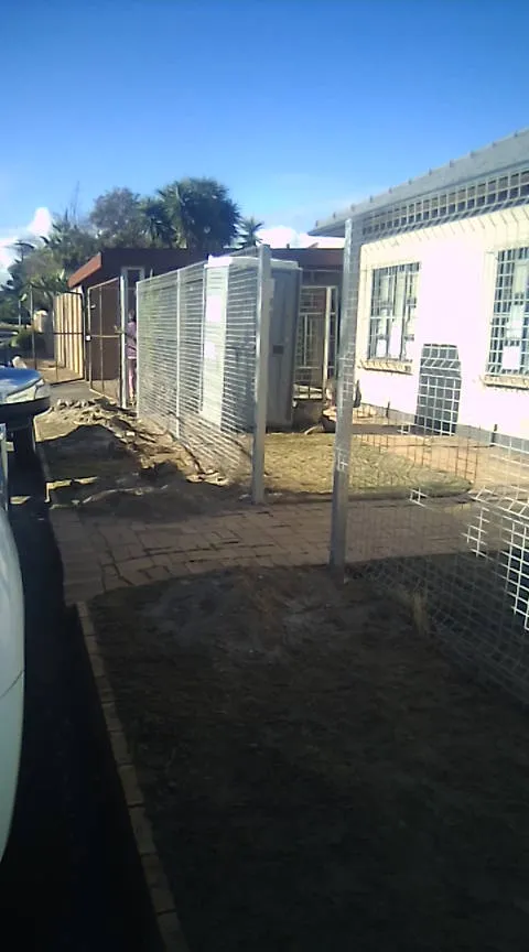 Galvanised welded mesh fence installation at Cape Town residential property